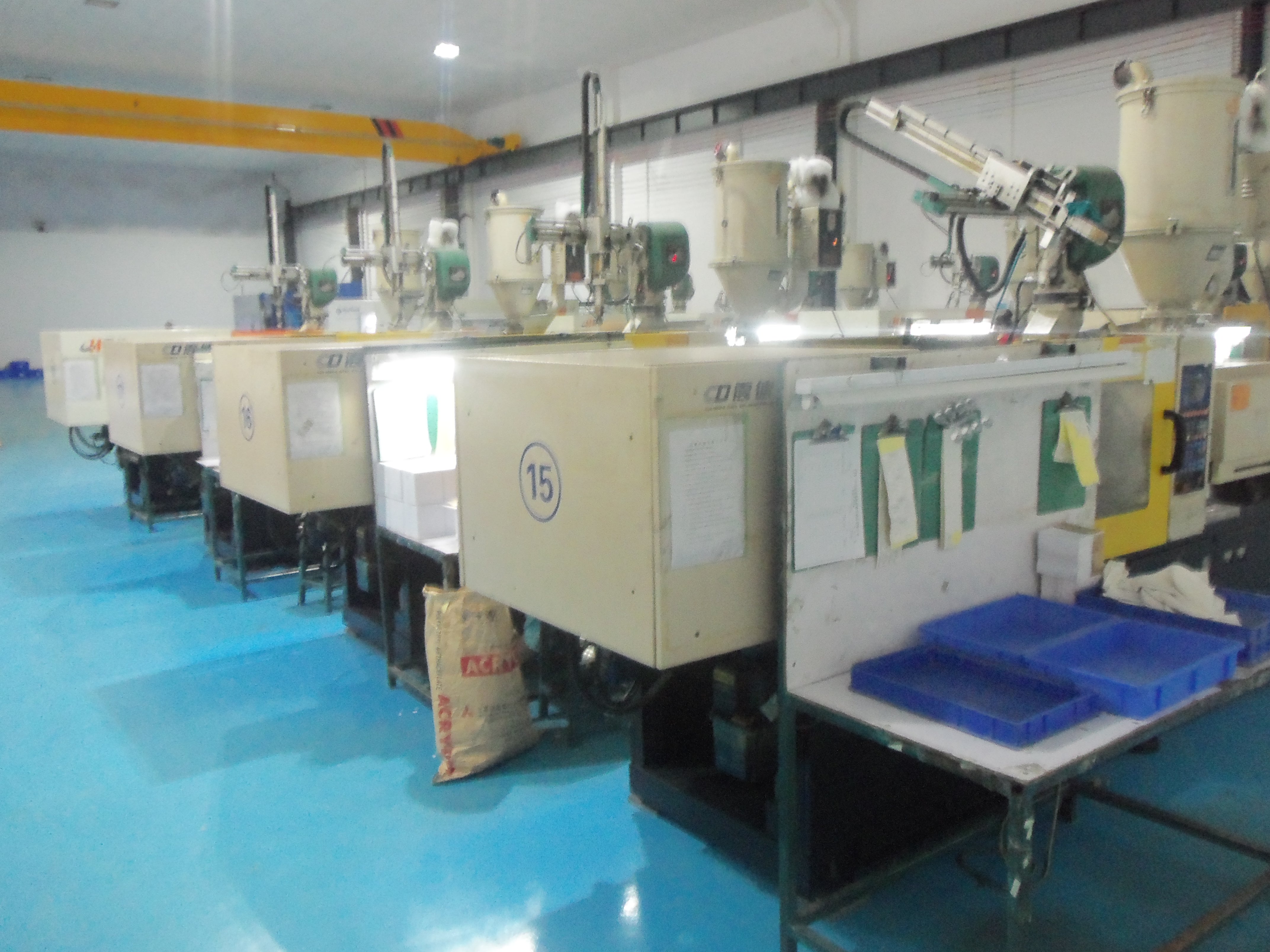 旭錦塑膠模具有限公司，注塑模具車(chē)間